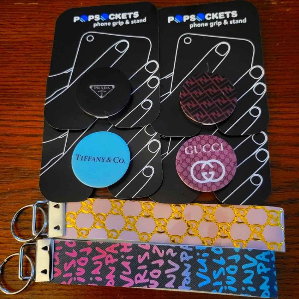 Keychains and popsockets